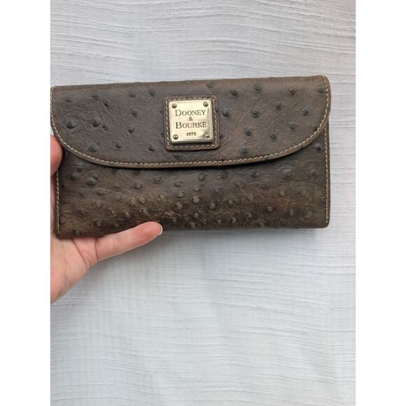 Dooney and Bourke Olive Green Ostrich Embossed Leather Clutch Wallet Checkbook - Picture 1 of 4